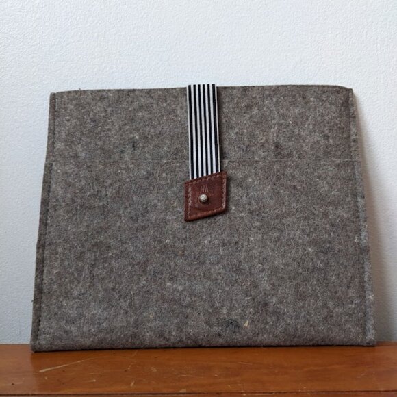 Felt iPad Bag - Picture 1 of 4